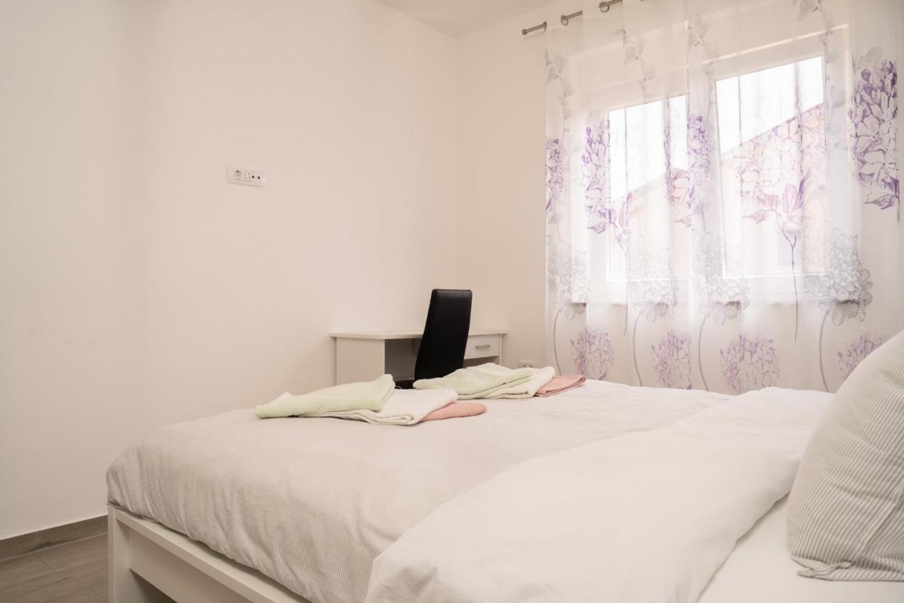 Tomi Apartment Pula Exterior photo